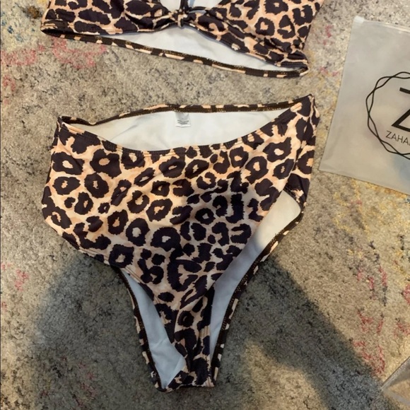 Bikini - Picture 4 of 4